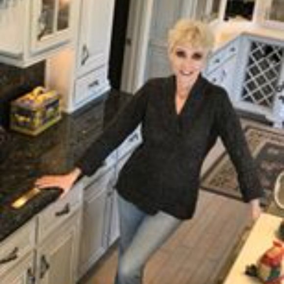 Meet your Posher, Kim - Picture 3 of 3